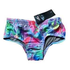 🥒 Speedo NWT Men's Rainbow Brights Print Euro Brief Swimsuit Size 24 NEW